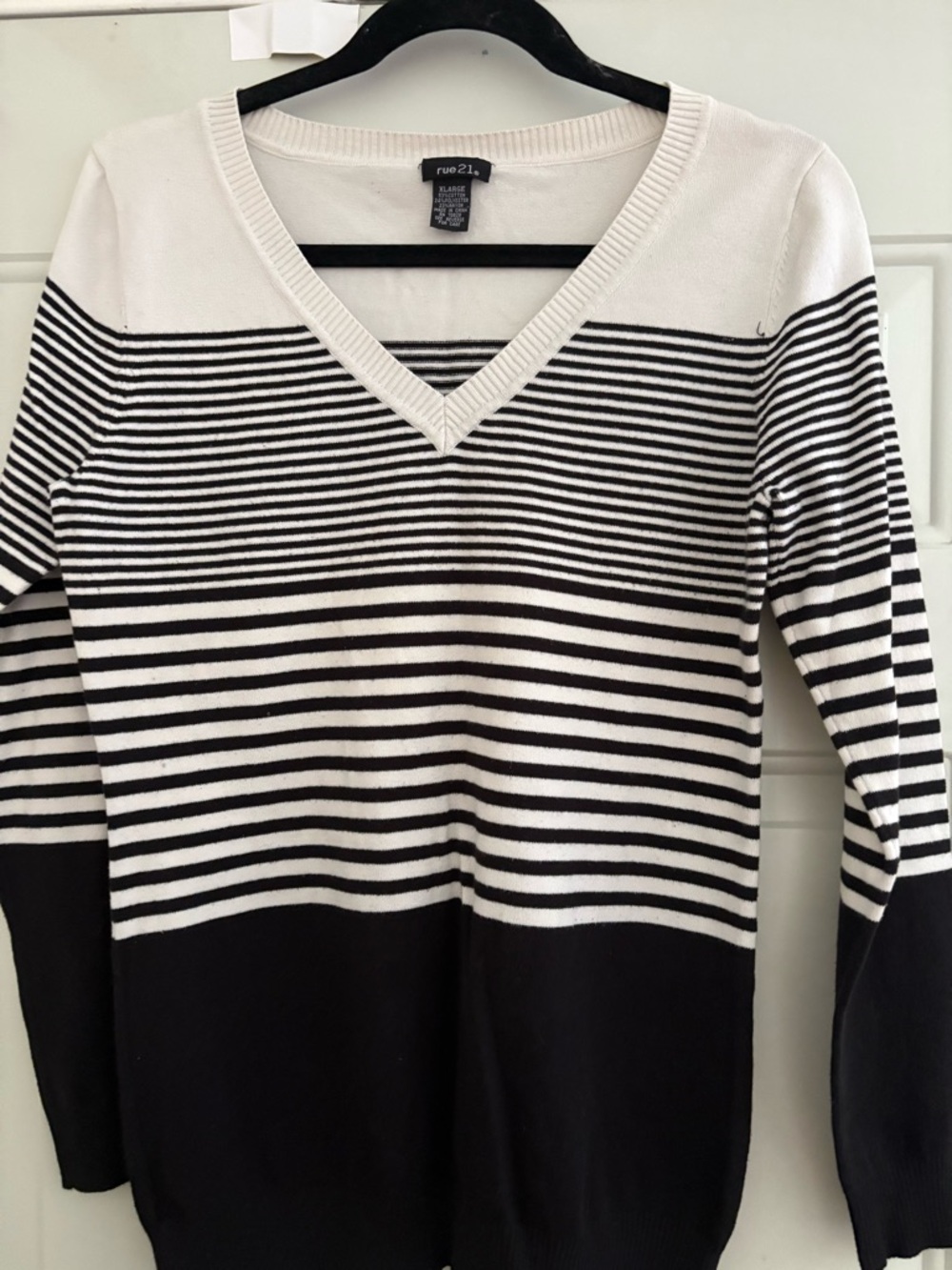 Rue21 Black & White Striped V-Neck Pullover Sweater
